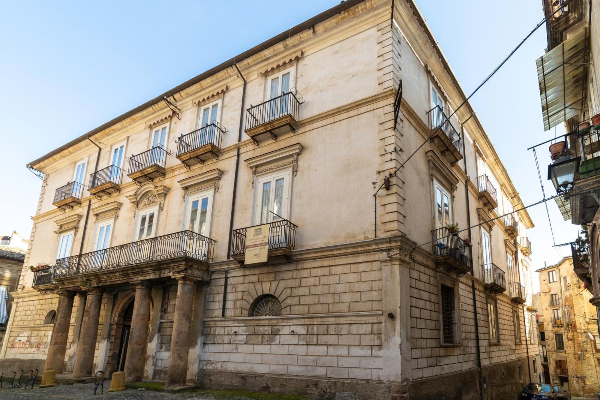 Dimora Storica Giostra Vecchia - Palazzo Grisolia 1809 Козенца Экстерьер фото