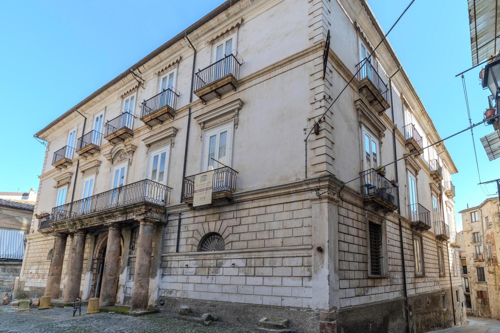 Dimora Storica Giostra Vecchia - Palazzo Grisolia 1809 Козенца Экстерьер фото