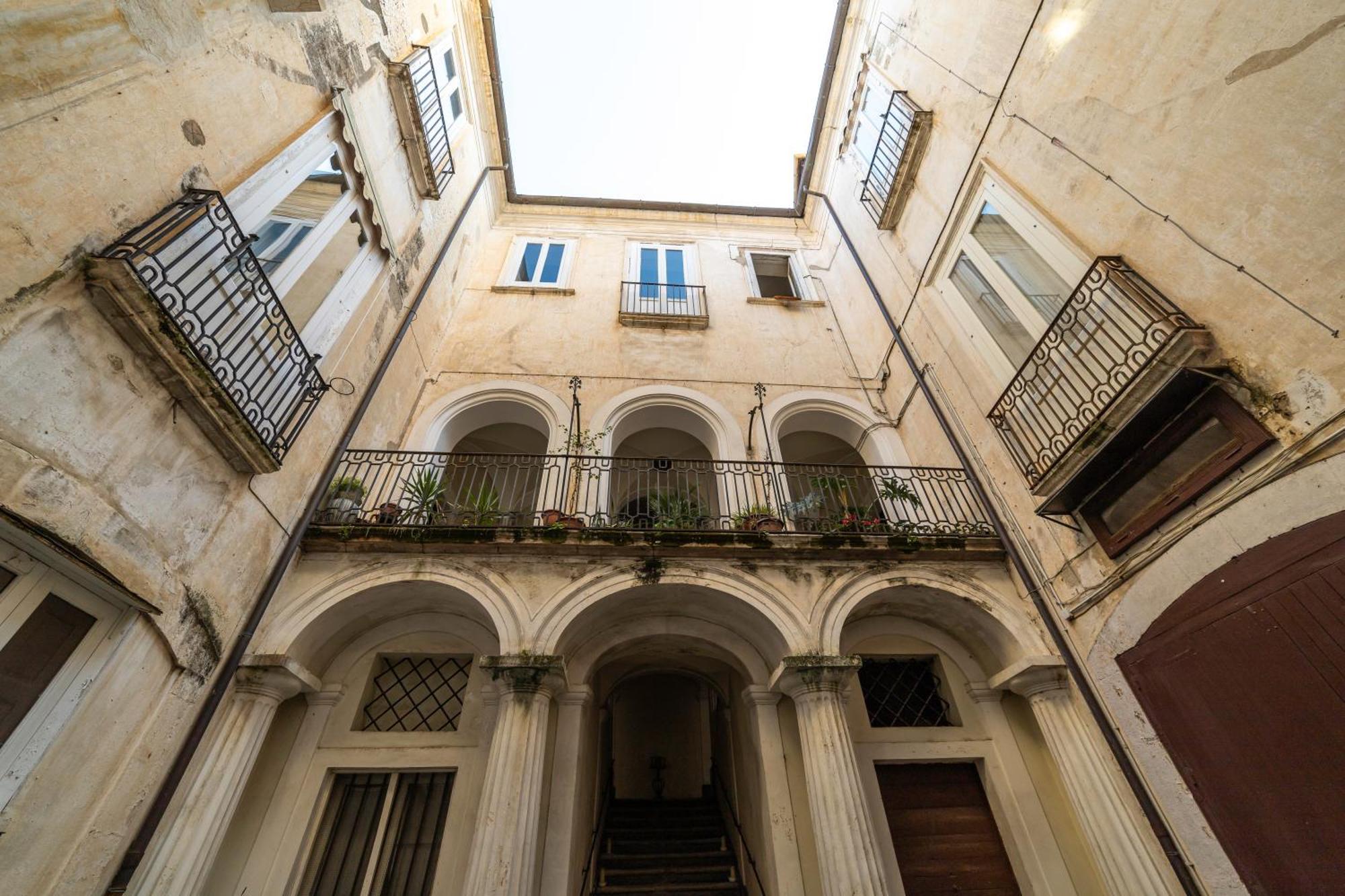 Dimora Storica Giostra Vecchia - Palazzo Grisolia 1809 Козенца Экстерьер фото
